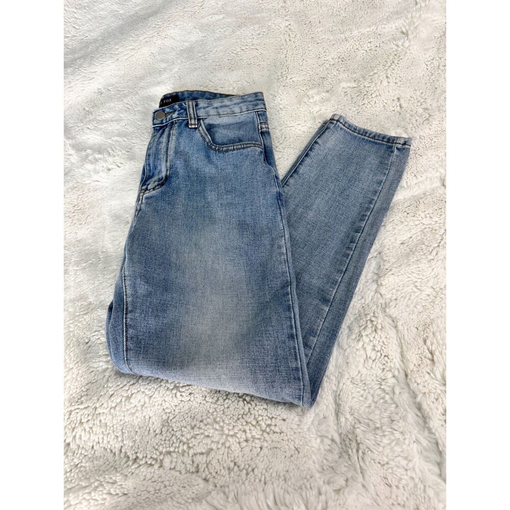 White Fox Boutique Jeans Size S Light Wash Straight Leg Denim